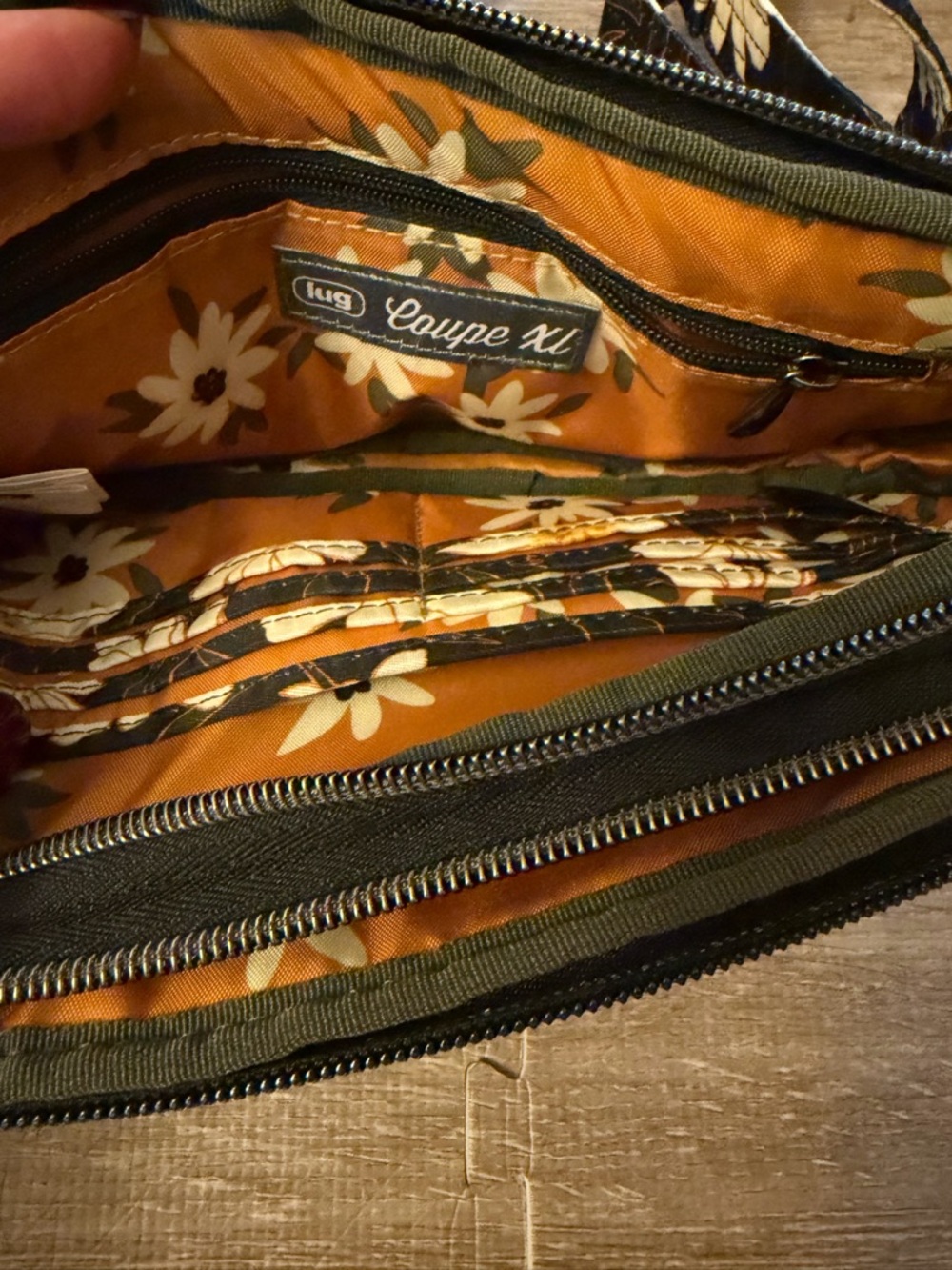 Lug Coupe XL Convertible Crossbody Bag Belt Loop Daisies Floral NWOT - Picture 4 of 5